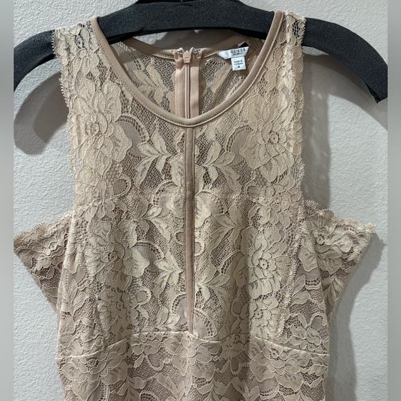 🎉Guess Cocktail Lace w/ Fully Lined Nude Slip Round & a Round Neckline Size 6 - Picture 6 of 8
